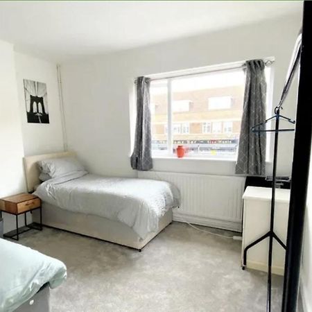 4 Bedroom Property Close To The Harry Potter Studio And Watford Junction Екстериор снимка